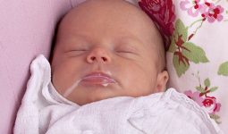 Bebeklerde Kusma Nasıl Geçer?